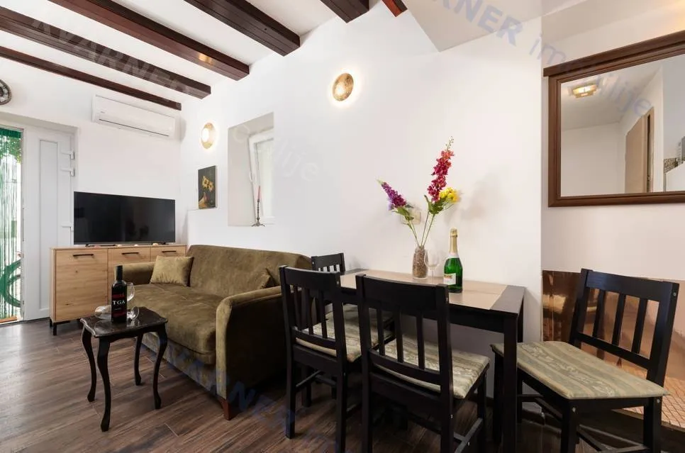 Elutuba - Renovated Stone House with Sea View in Punat