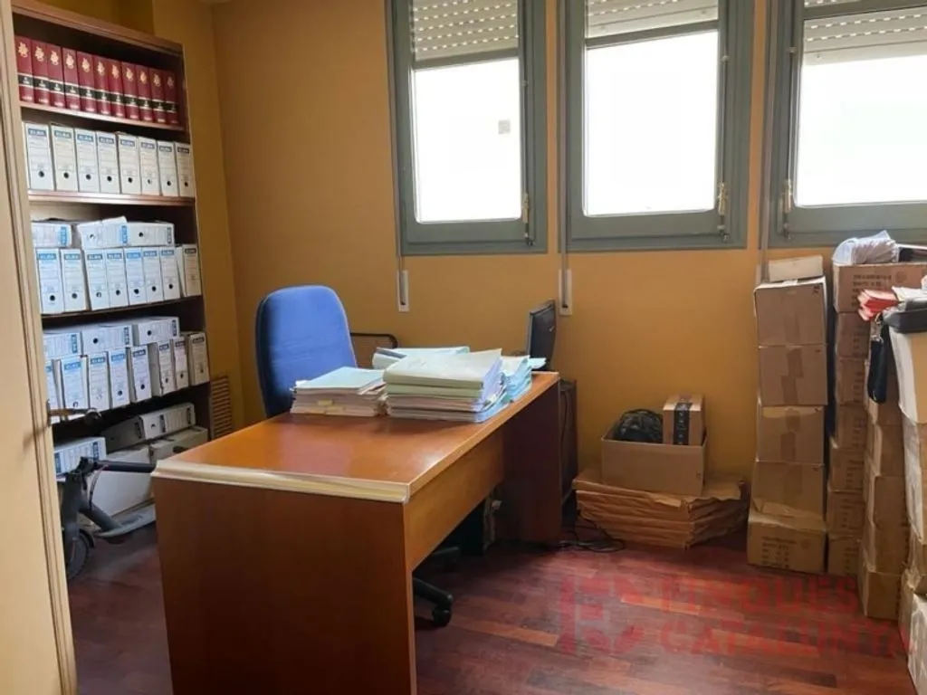 Bureau - Convertible Office Space in Central Girona