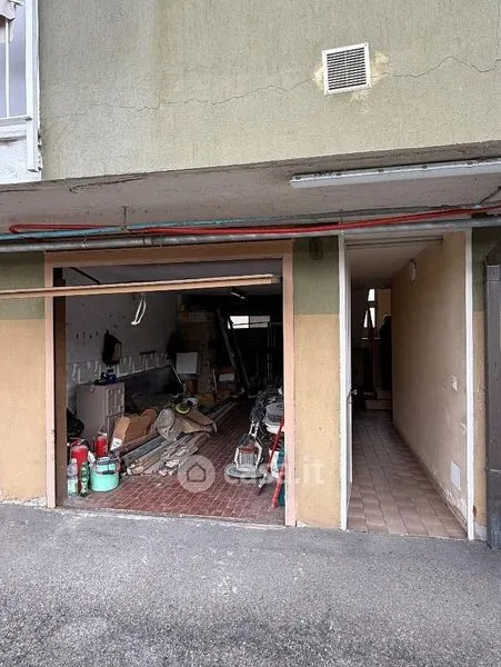 Garage - Three-Bedroom Apartment with Garden in Vercelli