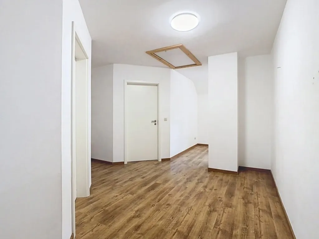 Esik - 3-Bedroom House with Terrace in Anhée
