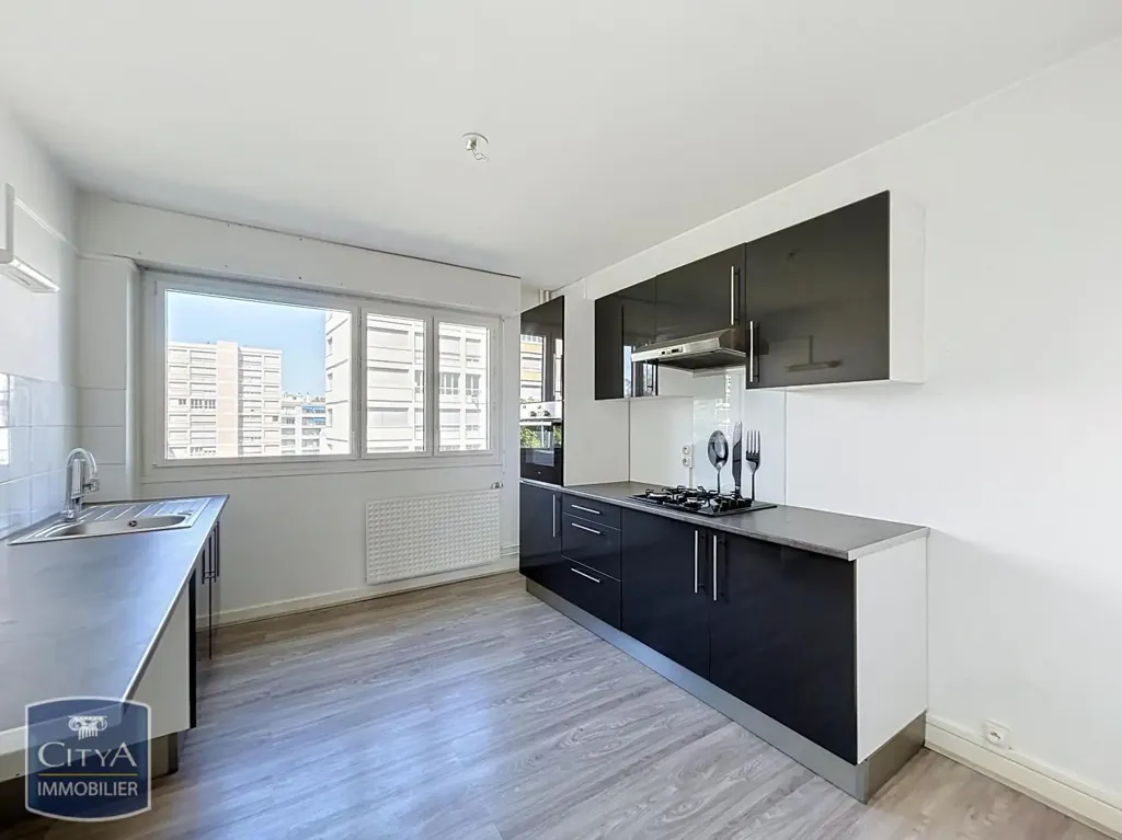 Kitchen - 5-Piece Apartment with Balcony in Lyon