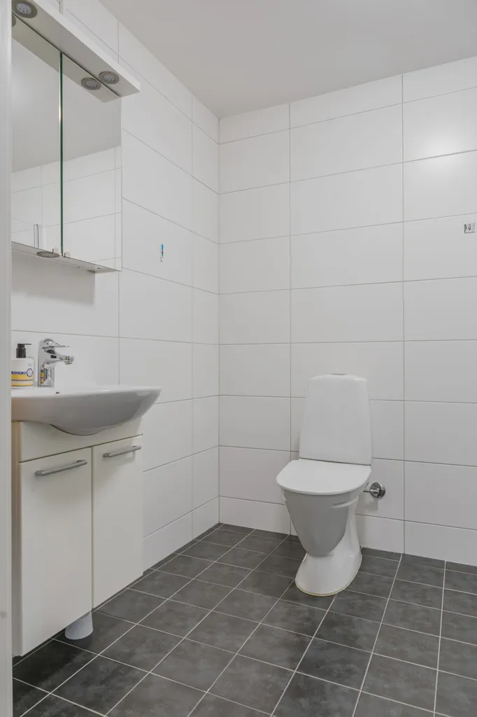 Bathrooms - Modern Apartment with Terrace in Central Location