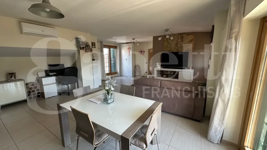 Salle à manger - Apartment with Balcony in Via Anagnina, Rome