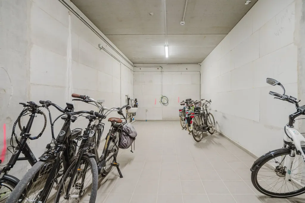 Garage - Studio avec Terrasse et Parking à Kortrijk