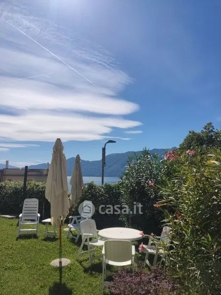 Jardin - Two-Bedroom Lake View Apartment in Luino