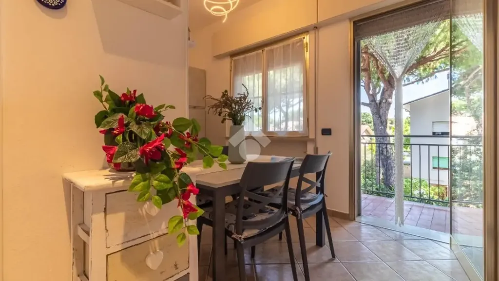 Dining Room - Trilocale with Sea View in Pinarella