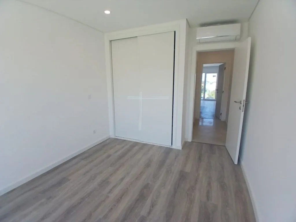 Chambres - Luxury 2-Bed Flat with Balcony in Charneca de Caparica