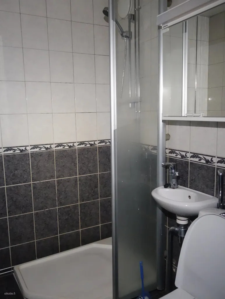 Vannitoad - Studio Flat with Balcony in Ruonala, Kotka