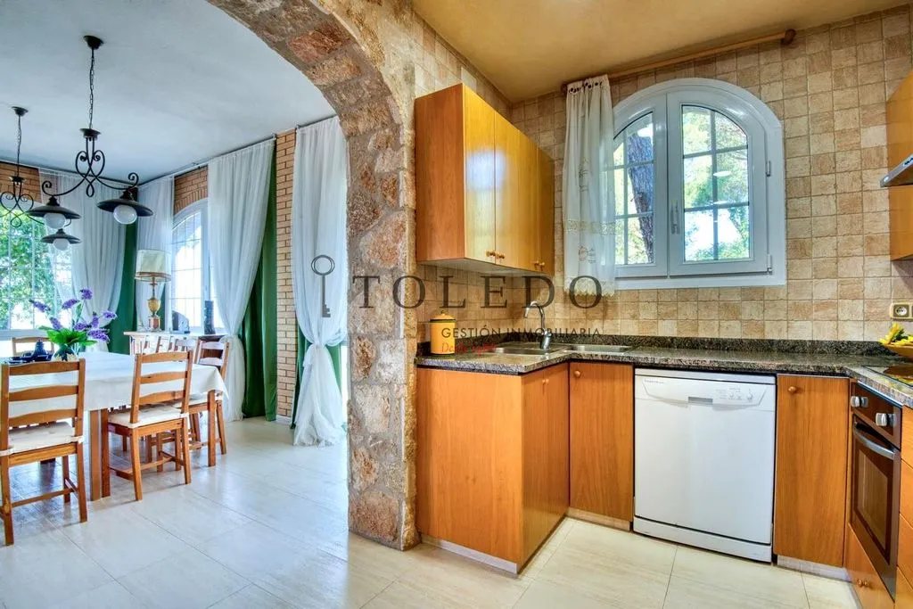 Cuisine - Luxury Villa with Pool in Santa Cristina d'Aro