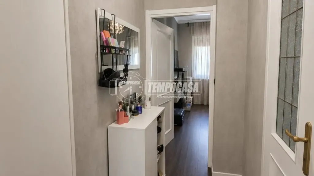 Esik - Rustic 2-Bedroom Apartment with Balcony in Turin