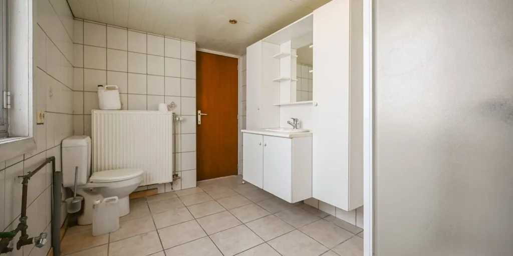 Bagni - Corner House to Renovate in Izegem
