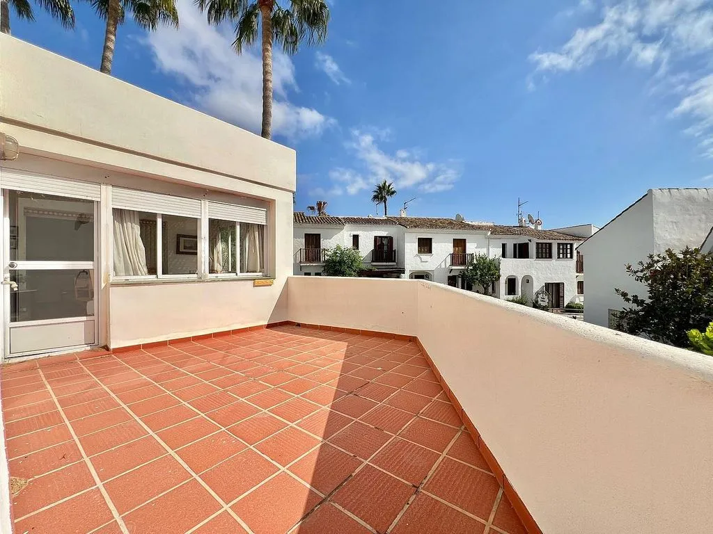 Terrasse - Semi-detached House with Pool on National Road