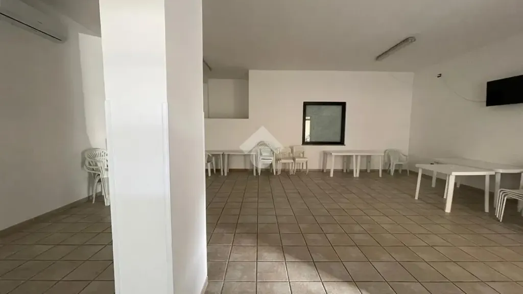 Pièces - Commercial Space with Double Frontage in Grottaglie