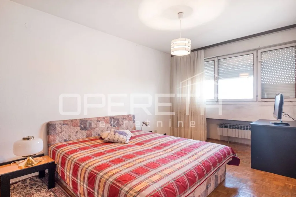 Magamistoad - Three-bedroom Apartment with Central Heating in Zagreb