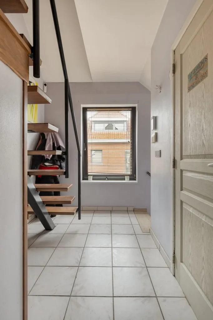 hallway_entrance