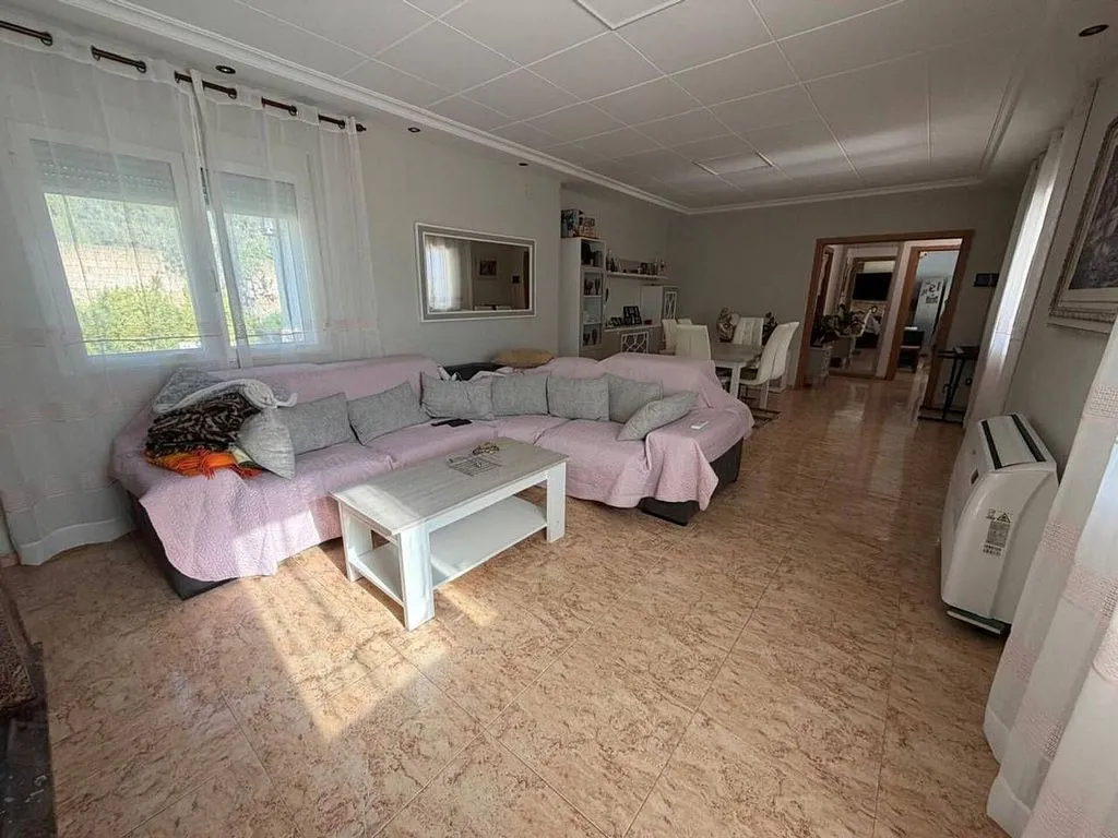 Séjour - Reformed Chalet with Garden in Almansa
