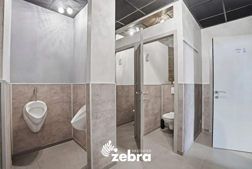 Salles de bain - Commerce et Appartement en Centre-ville à Pittem