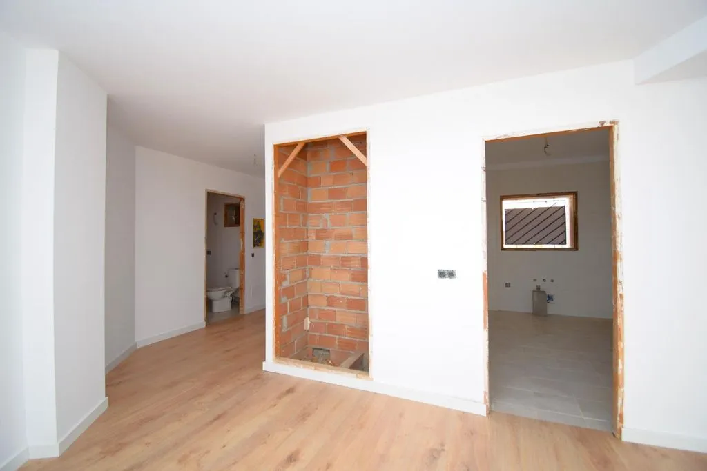 Pièces - Newly Built Townhouse with Parking in Caimari