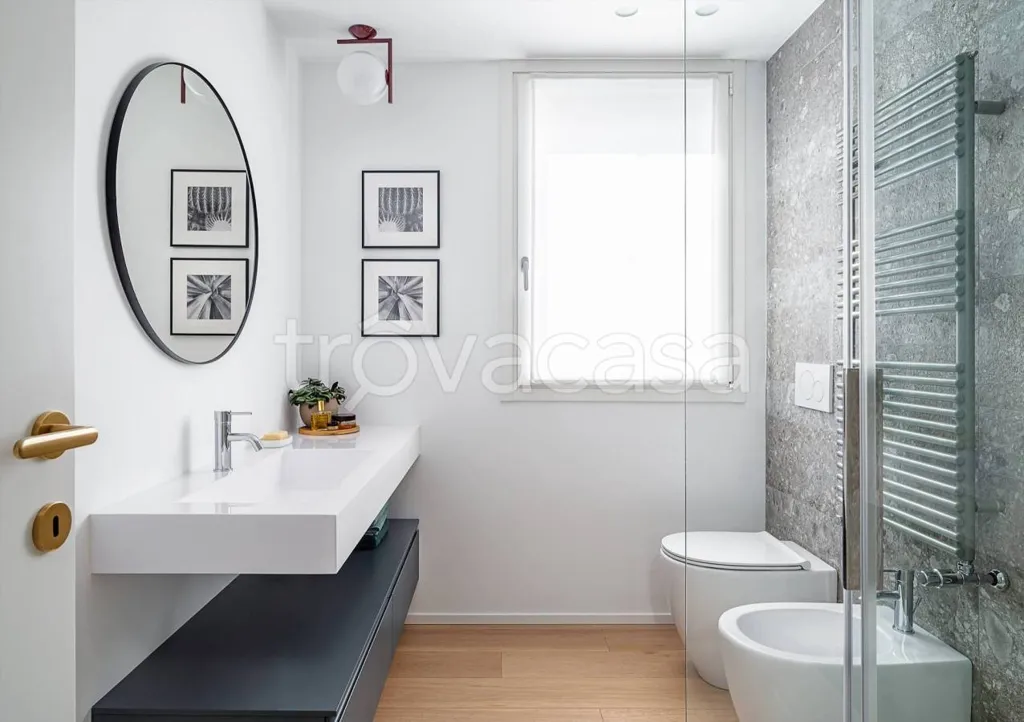 Bathrooms - Modern Penthouse with Terrace in Legnaro