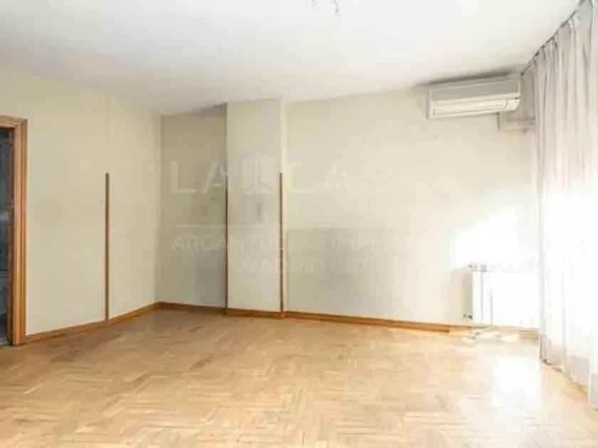 Elutuba - Corner Flat with Terraces in Imperial, Madrid