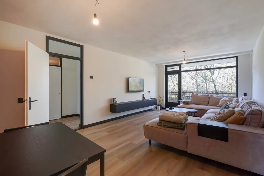 Séjour - 5-Bedroom Gallery Flat with Balcony in Leidschendam