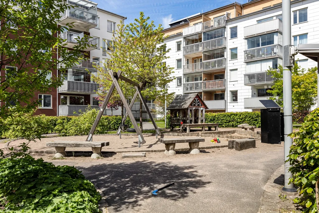 Giardino - Efficient Two-Bedroom Flat with South-Facing Balcony in Gothenburg
