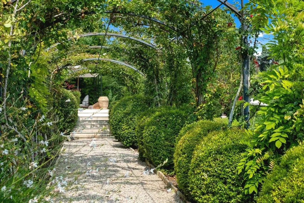 Garden - Luxury Villa with Heated Pool in Cap d'Antibes