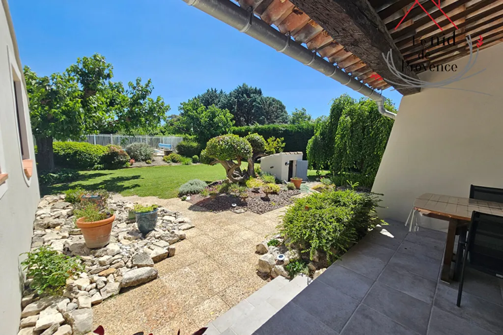 Aed - Renovated Villa with Pool in Velleron