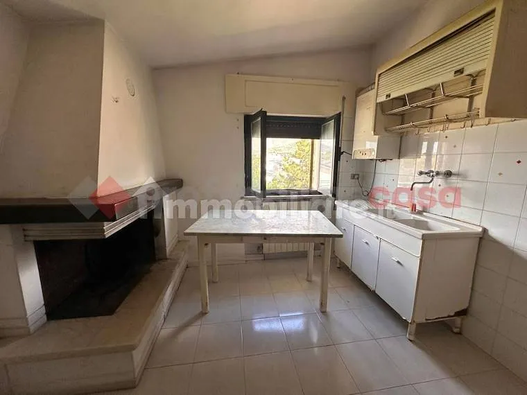 Cucina - Bright Apartment with Panoramic Terrace in Avezzano