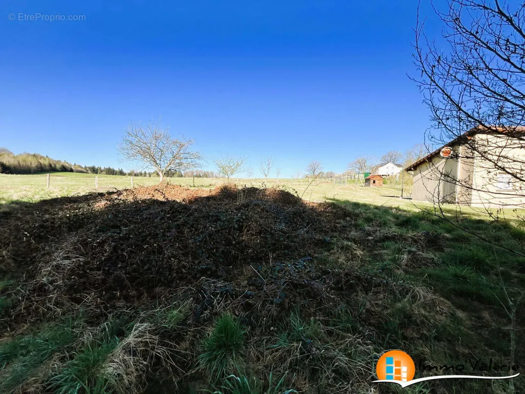 Giardino - Flat Terrain with Constructible Area in Vimenil