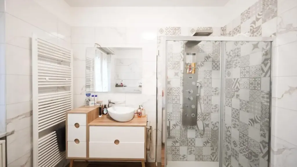 Salles de bain - Rustic Villa with Balcony in Verano Brianza