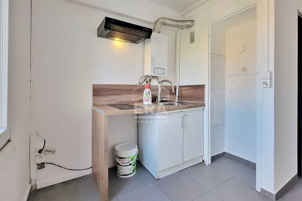 Köök - Renovated 2-Bed Apartment with Balcony in Nice