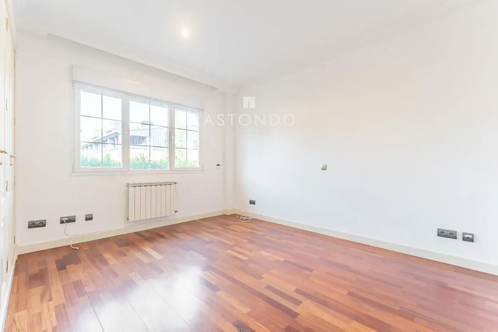 Pièces - Luxury Townhouse with Pool in Madrid