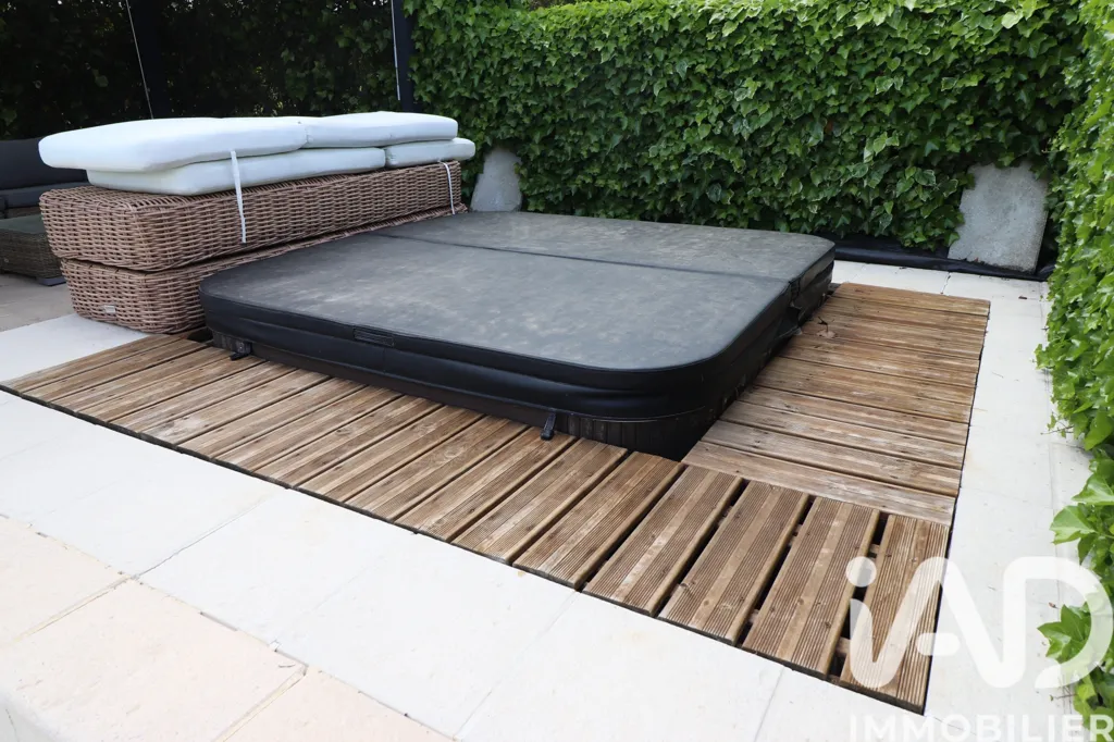 Terrasse - Maison Contemporaine avec Piscine à Orignolles