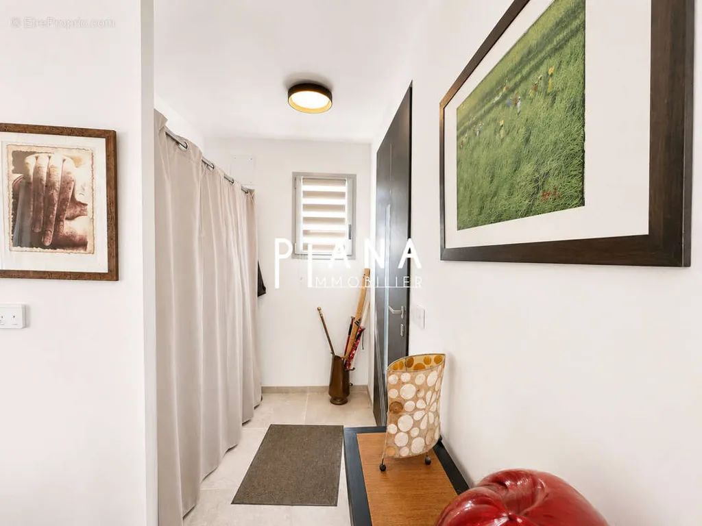 Esik - Eco-Friendly Villa with Pool in Saint-Zacharie