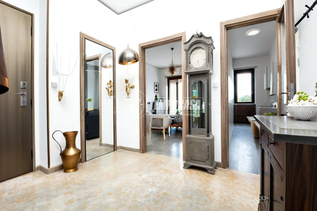 hallway_entrance