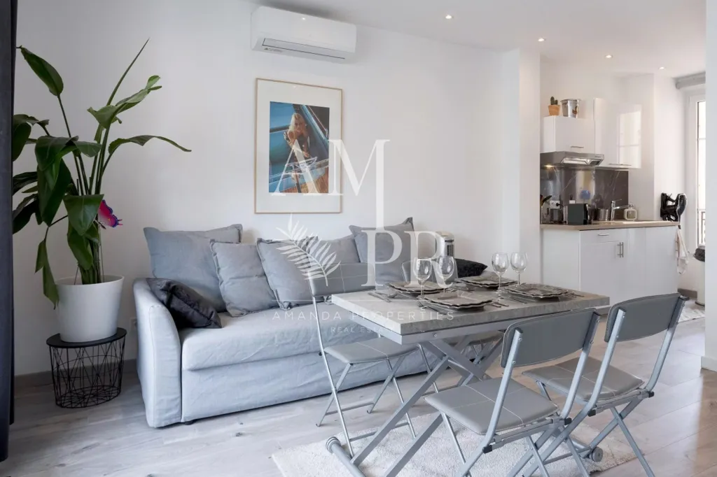 Soggiorno - Art Deco Flat with Balcony in Cannes