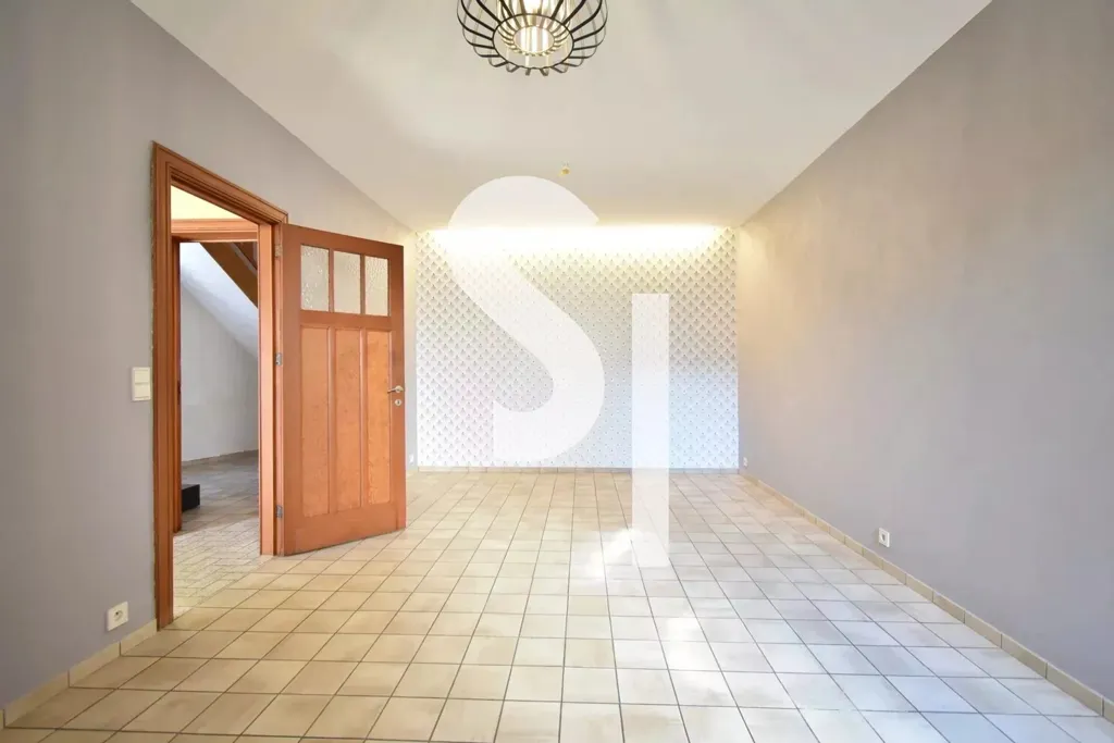 Entrée - Maison à Rénover avec Jardin à Saint-Mard