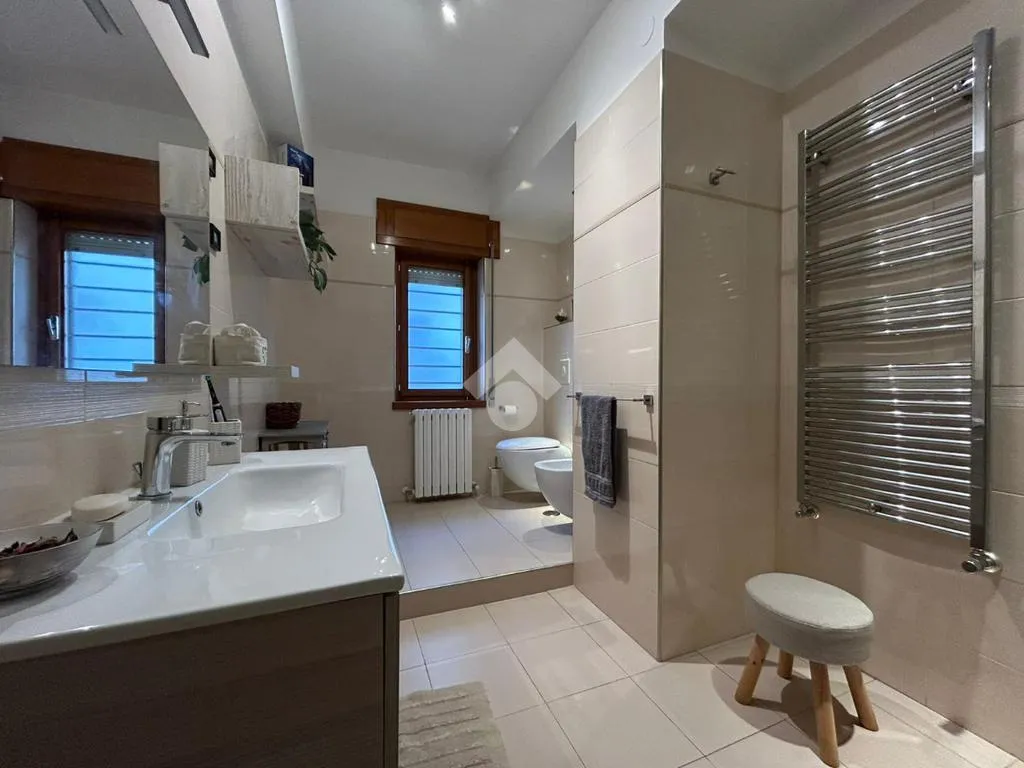 Bagni - South-Facing Apartment with Balcony in Cosenza