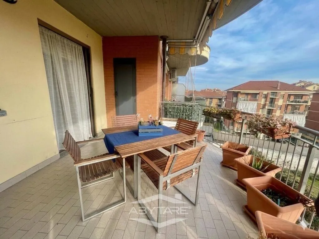 Balcon - Two-Level Apartment with Terraces in Nichelino