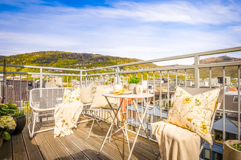 Balcone - Modernised Penthouse with Balconies in Nygårdshøyden