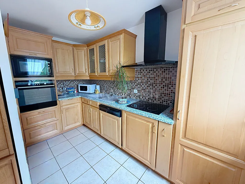Cuisine - Appartement avec Balcon Centre-Ville à Lamorlaye