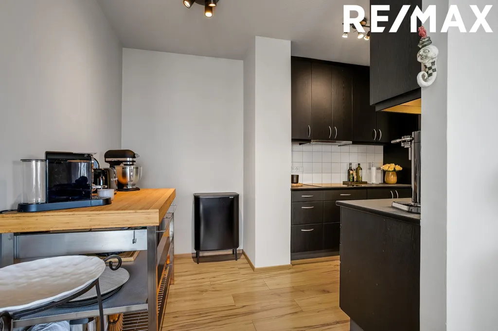Cuisine - Apartment with South-Facing Balcony in Garðabær
