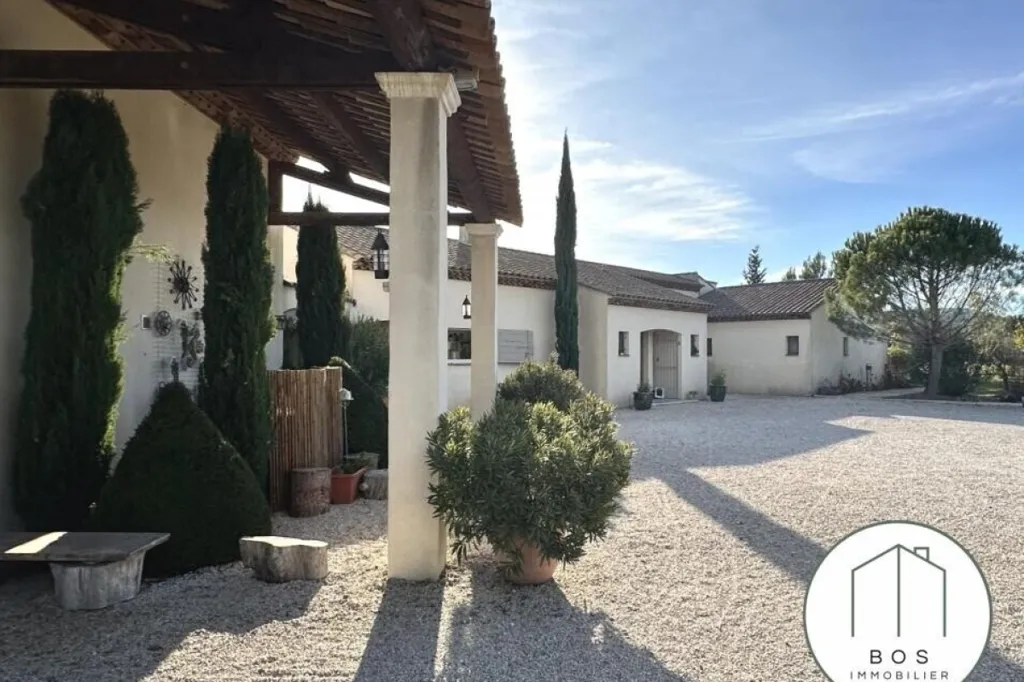 Jardin - Maison de Luxe avec Piscine à Alleins