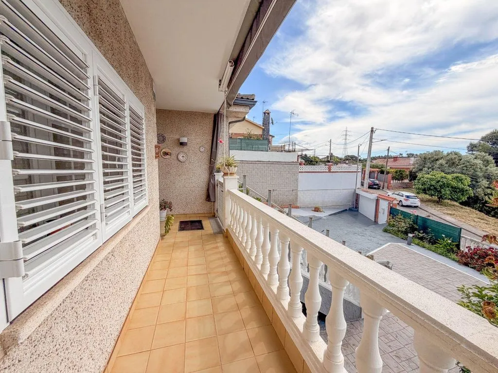 Balcon - Luxury House with Pool in Castellbisbal