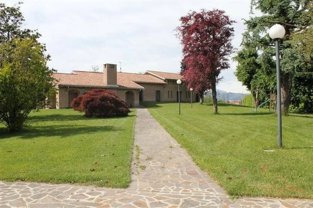 Aed - Luxury Villa with Pool in Bernareggio