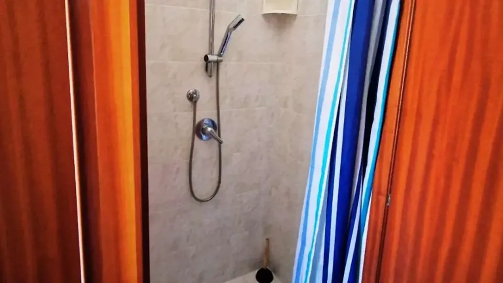Salles de bain - Seafront Apartment with Balcony in Cetraro