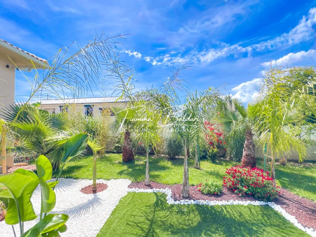 Jardin - Villa contemporaine avec piscine à l'ouest