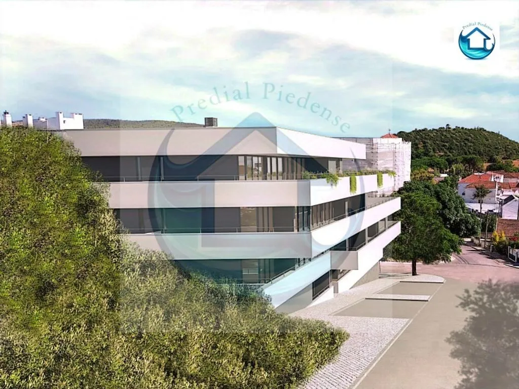 Luxury 3-Bed Flat with Terrace in Castelo, Sesimbra