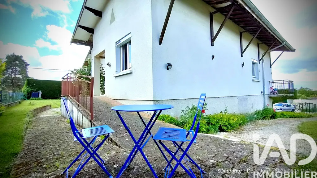 Terrasse - Maison Traditionnelle Rénovée avec Balcon à Dole